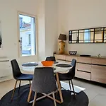 Elegante Maison De Ville