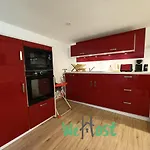 Historic Comfortable One Bedroom Apartment In Center