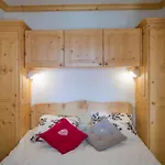 Appartement Cosy A Courchevel 1850 Avec Balcon Sud Et Proche Des Pistes - Fr-1-564-32