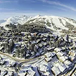Appartement Renove Au Centre De Courchevel 1850, Proche Des Pistes Et Commerces - Fr-1-564-80