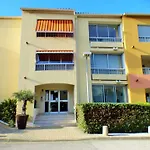 Duplex Sur Le Port Du Brusc, Plage, Embarcadere, Commerces A Pieds