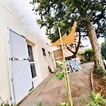 Rez De Jardin Climatise Avec Grande Terrasse