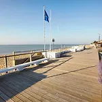 Appartement Agreable Avec Terrasse, Piscine Et A 600M De La Plage, La Tranche-Sur-Mer - Fr-1-194-107