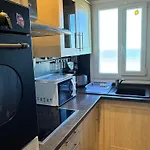 Studio En Bord De Mer Avec Balcon Et Vue Imprenable, Acces Direct Plage - Fr-1-487-317