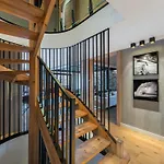 Chalet Familial Moderne A Meribel Village, Terrasse Sud Avec Jacuzzi, Proche Pistes Et Commerces - Fr-1-566-56