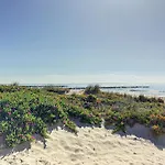 Studio Renove Sur Plage Avec Cabine, Parking Et Wifi - Fr-1-715-17