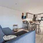 Appartement Neuf T3 Climatise, Centre Station, Proche Ocean, Terrasse Privative, Parking Securise - Fr-1-521-240
