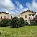 Charmant T2 Renove Avec Balcon, Proche Plage Et Commerces