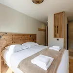 Chalet Spacieux A Chamonix Avec Jacuzzi Et Parking, Animaux Acceptes - Fr-1-343-259
