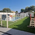 Modern Villa And Pool For 8 People
