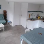 La Petite Maison Au Bord De La Mer