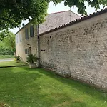 Le Chai & L'Ecurie - Gites De Charme Entre Plages Et Coeur De Village