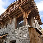 Chalet Savoyard 5 Chambres Avec Sauna, Navette Gratuite Et Prestations Haut De Gamme, Proche Pistes - Fr-1-570-8