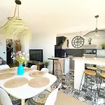 T3 Dernier Etage Avec Grande Terrasse, Parking Et Wifi A Sete - Fr-1-338-506