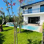 Luxueuse Villa Contemporaine Avec Piscine A Deux Pas Des Plages De Biarritz