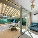 T1 Familial Avec Terrasse, Piscine, Plage A 6 Min A Pied Et Aqualand A 2 Min