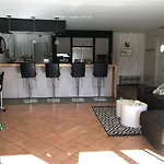 Villa Lumineuse, Logement Et Jardin Et Piscine Privatifs, Tv Connectee