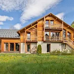 Chalet Lumineux Avec Jacuzzi Et Salle De Jeux - Fr-1-808-1
