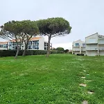 Appartement Avec Piscine Et Acces Direct A La Mer