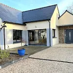 Spacious House With Garden Near The Beach