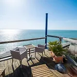 Logis Hotel - La Petite Rade
