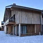 Chalet Neuf 5 Chambres Avec Sauna Et Parking, Acces Direct Aux Pistes - Fr-1-755-29