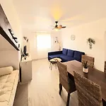 Appartement T2, Proche Plage, Climatise Et Parking Prive