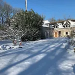 Le Vaugalon, Maison Grande Capacite