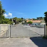 Villa Club Climatisee Pour 4 Personnes Avec Piscine Accessible De Mai A Septembre