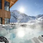 Appartement Spacieux A Tignes Avec Jacuzzi Et Parking, Ideal Pour 12 Personnes - Fr-1-641-117