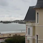Cocoon Apartment, Royan Beach