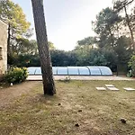 Villa Charentaise Avec Piscine Pour 8 Personnes A La Palmyre - Fr-1-705-103
