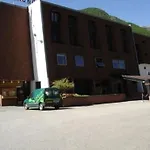 Studio Charmant Avec Piscine, Ski Au Pied Et Parking A La Salle-Les-Alpes - Fr-1-330F-115