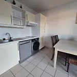 Superbe Appartement Avec Piscine Sauna Et Petite Vue Mer