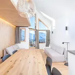 Luxueux Triplex 5 Pieces Avec Mezzanine, Renove, Balcon Et Acces Direct Aux Pistes - Fr-1-314-241