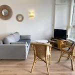 Appartement A Perros-Guirec Proche Plage Avec Balcon Et Vue Mer - Fr-1-368-416