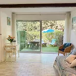 Rez-De-Jardin Dans Une Residence Avec Piscine