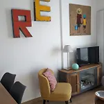 Cozy Renovated House With South-Facing Patio And Parking
