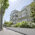 Arcachon: Appart T2 Residentiel Pres Plage, 2 Balcons - Fr-1-433-137