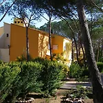 Agreable Appartement Avec Parking Dans Une Residence Arboree Tres Calme