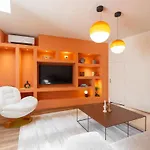 Small Townhouse Roucas