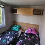 Mobil-Home 28 M2, 2 Chambres Et Terrasse