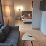 Le Relais Des Trois Mas