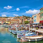 Maison Ensoleillee Au Milieu Des Pins Entre Marseille Et Cassis