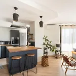 La Desirade, T3, Clim, Terrasse, Pkg, Centre Ville
