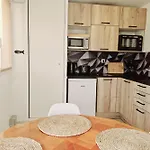Family T2 With Pool And Garden In Touques