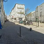 Saint Nicolas Studio Modern Parking