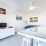 Magnifique T2 Avec Terrasse, Garage Et Piscine A 100M De La Plage, Sete - Fr-1-472-172