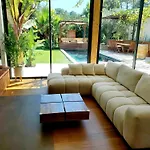 Villa De Luxe Avec La Piscine, Terrain De Petanque Et L'Appartement, Classe 5 Etoiles