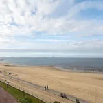 Studio Cabine Avec Balcon, Parking Prive, Acces Direct Plage, Proche Centre Ville - Fr-1-319-44
